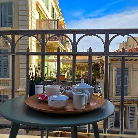 Le Petit Trianon Et Le Charme Des Suites-2